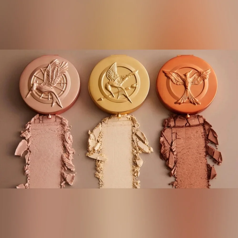 STORYBOOK Cosmetic Revolution World Of Hunger Games Pressed Powder Compact NIP
